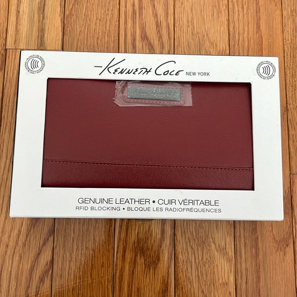 💜HOST PICK💜Kenneth Cole New York Red Leather Wallet with Detachable Wrist Stap - Picture 4 of 10